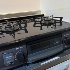 【9/20-21受取】2口ガスコンロ Rinnai、山崎実業隙間カバー付の画像