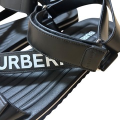新品未使用 BURBERRY バーバリー ロゴサンダル ブラック 43の画像