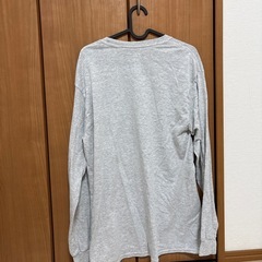 グレーオーバーTの画像