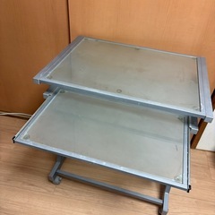 パソコンデスクの画像