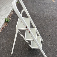 折りたたみ脚立　３段の画像