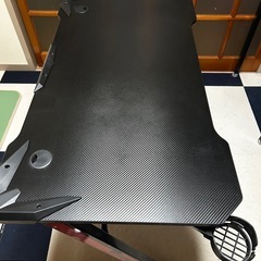 ゲーミングデスクの画像
