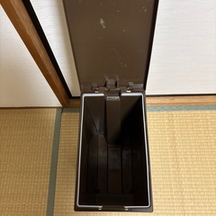 ゴミ箱　の画像