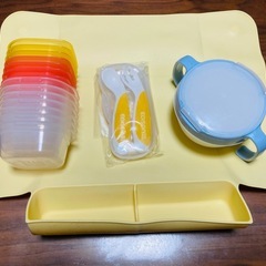 離乳食お食事セット（シリコンマット、離乳食小分け保存容器、スプーン、おやつケース）の画像