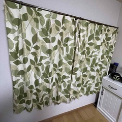 カーテンの画像