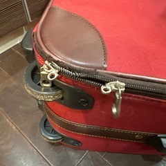横持ちキャリーケースの画像