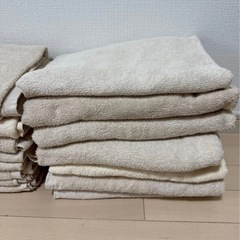 【中古】　無地　ベージュ　バスタオル　15枚セット　女性専用アロマエステ　業務用の画像