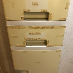 プラスチック収納 戸棚の画像