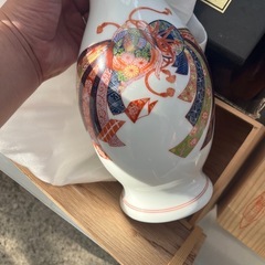 有田焼の壺と皿の画像