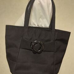 手提げバッグ　黒×花の画像