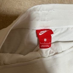 Nike フレアスカートsサイズ白の画像
