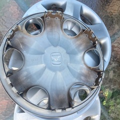 ホンダフィットのホイールキャップ４枚
の画像