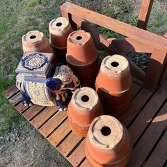 花の器とゾウさんの置物
の画像