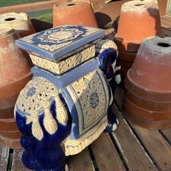 花の器とゾウさんの置物
の画像