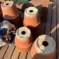 花の器とゾウさんの置物
の画像