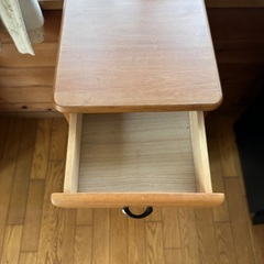 コンパクト引き出し付き本棚の画像