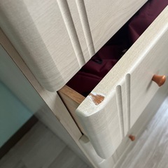 白いタンスの画像