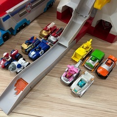 【決まりました】パウパトロール　おもちゃ　ビーグル　ミニカー　パウっと出動！　DXパウステーション　パウパトローラー　まとめ　ダイキャストビーグル　チェイス　ロッキー　ズーマ　スカイ　マーシャル　エベレスト　ロボドック　タカラトミーの画像
