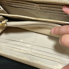【中古】【ジャンク品】【剥がれ多数あり】Coach ロゴ入り長財布 ベージュの画像