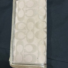 【中古】【ジャンク品】【剥がれ多数あり】Coach ロゴ入り長財布 ベージュの画像
