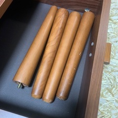 木製テーブル（ガラス冊子部分欠品）の画像