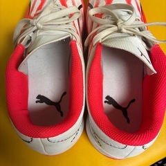 プーマ　トレーニングシューズ　22センチの画像