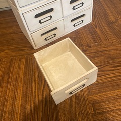 木製小物キャビネットの画像