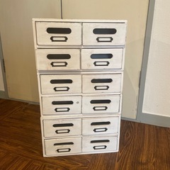 木製小物キャビネットの画像