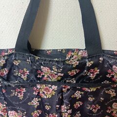 大きな花柄バック２個の画像