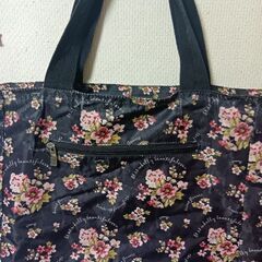 大きな花柄バック２個の画像