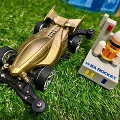 【ミニ四駆（塗装済）＋ロケットおもちゃ付き】の画像