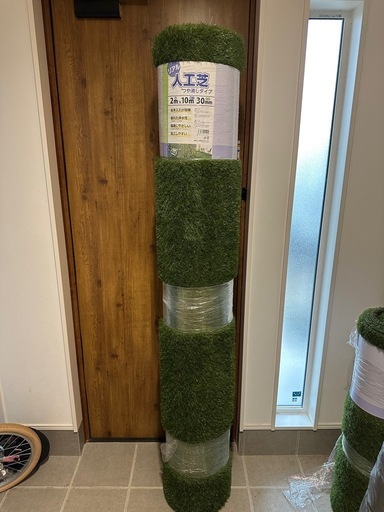 【引き渡し予定】20%OFF！！★人工芝2m×10mを2本セット★ お家のDIYにどうぞ！固定ピン、専用ハンマー付き！！！