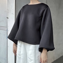 女性用トップスの画像