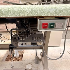 【受け渡し先　決定】SINGER 107U202 横振りミシン（モーター付き・土台付き）の画像