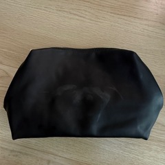 黒のポーチの画像