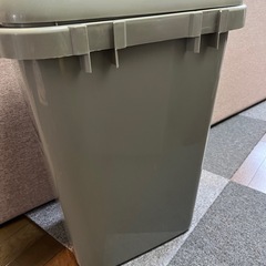 ゴミ箱の画像
