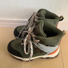 登山用シューズ18センチの画像