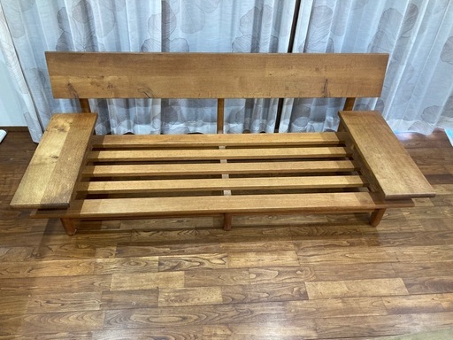取引中　飛騨高山の家具メーカーキツツキマークの飛騨産業(HIDA)森のことばシリーズのオーク無垢材(節入り) 3Pソファー