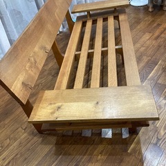 飛騨高山の家具メーカーキツツキマークの飛騨産業(HIDA)森のことばシリーズのオーク無垢材(節入り) 3Pソファーの画像