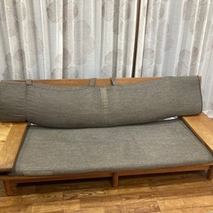 飛騨高山の家具メーカーキツツキマークの飛騨産業(HIDA)森のことばシリーズのオーク無垢材(節入り) 3Pソファーの画像
