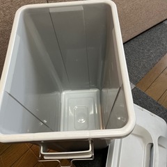 ゴミ箱の画像