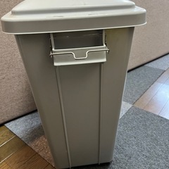 ゴミ箱の画像