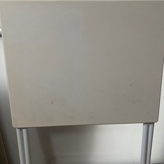 折りたたみテーブルの画像