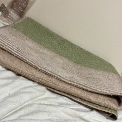 ☺️ラグ　マット  186✖️32cm  ベージュと黄緑の柄の画像