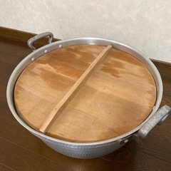 大きなアルミ鍋の画像