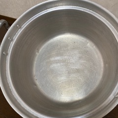 大きなアルミ鍋の画像