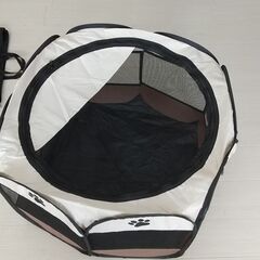 折りたたみできるペットサークルの画像