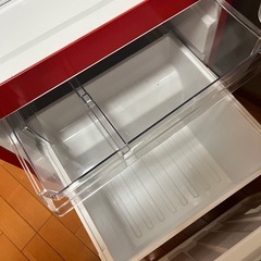 真っ赤な冷蔵庫の画像