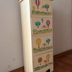 子供部屋にぴったりのかわいい引き出し棚　の画像