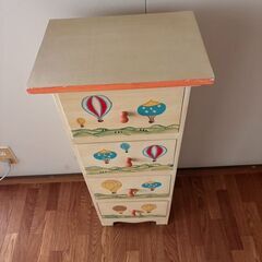 子供部屋にぴったりのかわいい引き出し棚　の画像